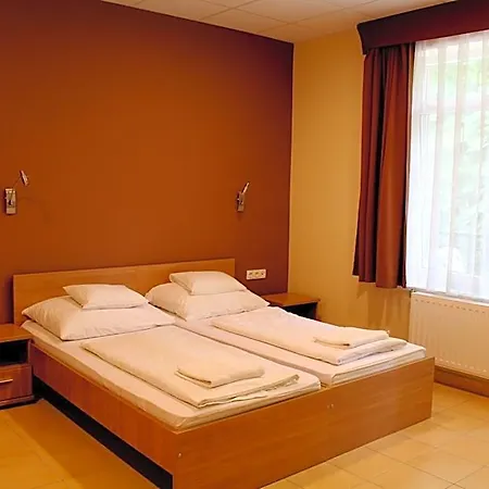 Bf Hotel *